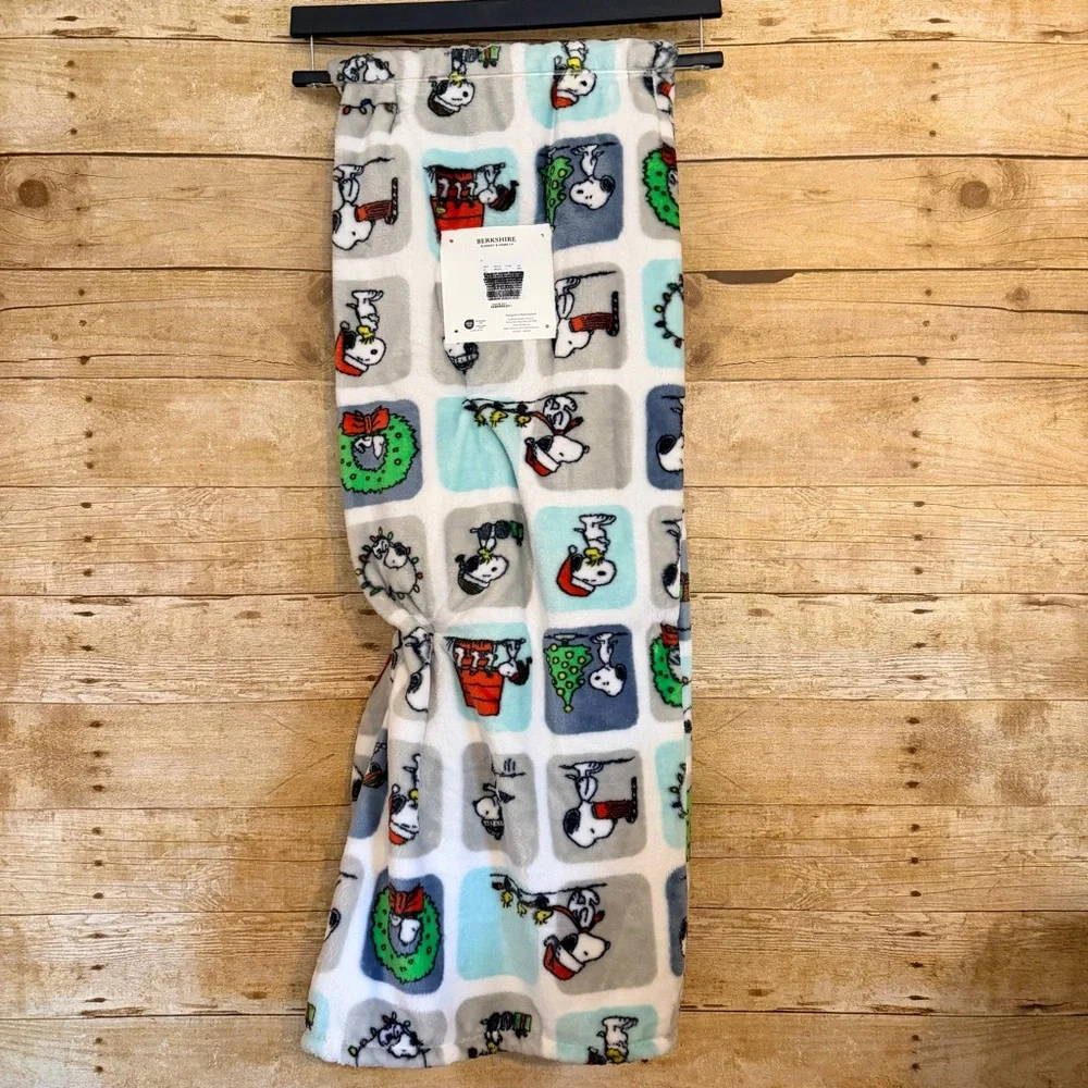 Berkshire x Peanuts Holiday Snoopy Throw NWT